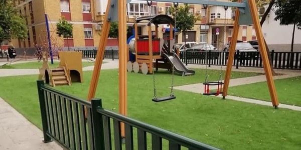 El Ayuntamiento ejecuta la renovación integral del parque infantil de la calle Arcángel San Miguel, en Triana, con un importe de 22.500 euros
