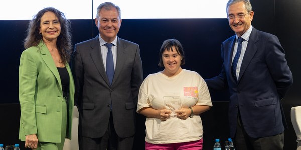 El alcalde preside la entrega de los IX Premios Emprendis de la Fundación Ayesa