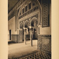 10.Sevilla.- Alcázar – Puerta del Salón de Embajadores desde el Comedor de Felipe II. ©ICAS-SAHP, Biblioteca