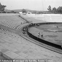 Plaza de toros de Alcalá. Inaugurada oficialmente el 20 de agosto de 1961, fue derribada en 2002. 1961. ©ICAS-SAHP, Fototeca Municipal de Sevilla, fondo Gelán