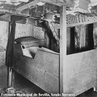 9. Réplica de la carabela Santa María. Cámara del Almirante. 1929. ©ICAS-SAHP, Fototeca Municipal de Sevilla, fondo Serrano