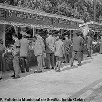 04.Un precedente de la Feria fue la celebrada bajo el título de I Feria Regional del Libro,  inaugurada el 27 de abril de 1953. ©ICAS-SAHP, Fototeca Municipal de Sevilla, fondo Gelán