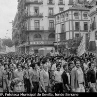 Manifestación de la patronal de las empresas del metal a su paso por la Campana. 3 de junio de 1978. ©ICAS-SAHP, Fototeca Municipal de Sevilla, fondo Serrano