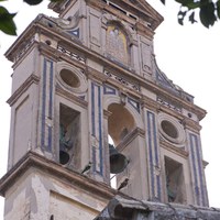21. Espadaña de la iglesia. Lado posterior, con azulejo de Santa Clara. ©ICAS-SAHP, Reprografía (Antonio Brenes)