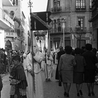 Domingo de Ramos. La Hermandad de La Cena en la calle Orfila. 1964 ©ICAS-SAHP, Fototeca Municipal de Sevilla, fondo Serafín 