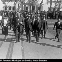 28. Visita al pabellón de Colombia del presidente del Consejo de Ministros Primo de Rivera, acompañado del comisario regio José Cruz Conde, el embajador Jorge Vélez y el delegado Pinto Valderrama. 23/10/1929 ©ICAS-SAHP, Fototeca Municipal de Sevilla, fondo Serrano